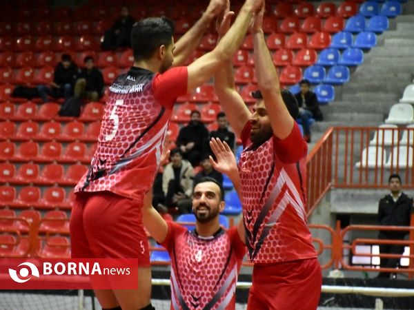 دیدار تیم های والیبال شهروند اراک - راه یاب ملل مریوان