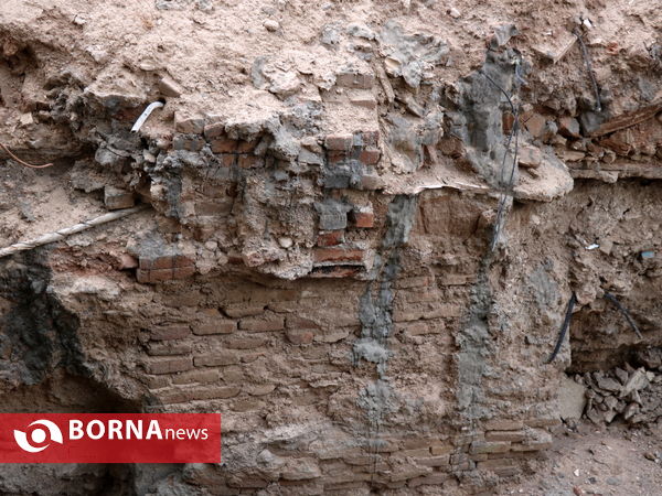 بقایای سازه قدیمی مدفون در  بارون آواک تبریز