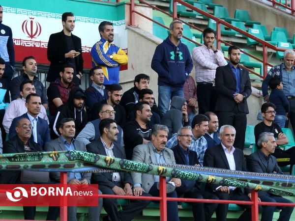 تیم فوتبال آلومینیوم اراک مقابل شاهین بوشهر متوقف شد