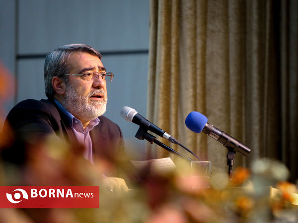 نشست صمیمی وزیر کشور با اصحاب رسانه