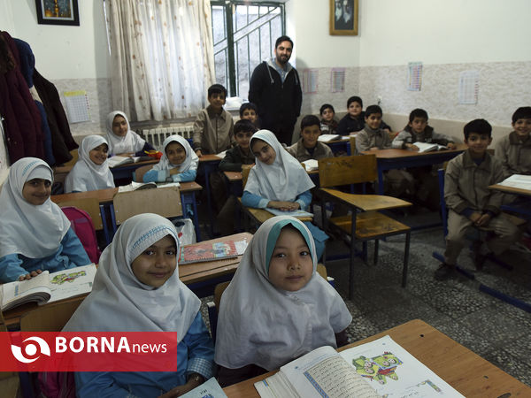 اهدای البسه ورزشی به مدرسه شهید بوستانی رینه