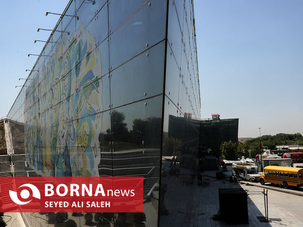 بازدید خبرنگاران از سه پروژه پارکینگ طبقاتی فرهنگ، خانه موسیقی و تصفیه خانه دریاچه هنر در مجموعه اراضی عباس آباد