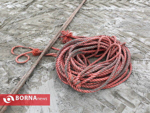 استفاده از طناب های قرمز رنگ به دلیل مشخص شدن راحت آن در دریا در طول شبانه روز