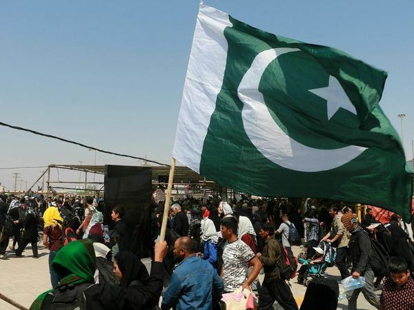 عبور زوار افغانستانی و پاکستانی از مرز شلمچه