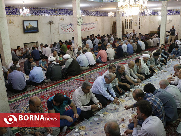 ضیافت افطار در مسجد جامع نیاوران