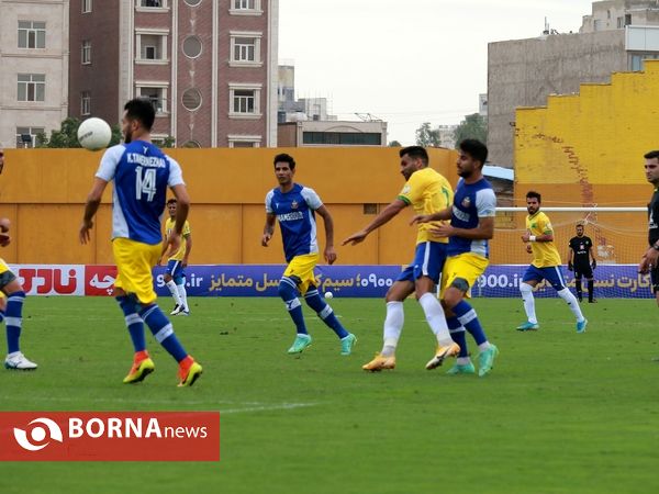 دیدار تیم های فوتبال صنعت نفت - شمس آذر قزوین