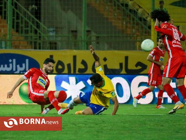 دیدار تیم های فوتبال صنعت نفت - پرسپولیس