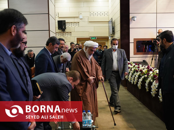 حجت الاسلام و المسلمین «محمدی گلپایگانی»، رئیس دفتر مقام معظم رهبری