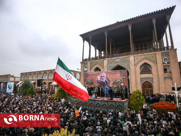 تجمع مردمی و سوگواری سردار سپهبد شهید قاسم سلیمانی در میدان نقش جهان اصفهان