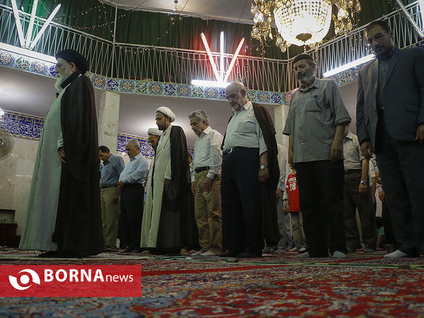 ضیافت افطار در مسجد جامع نیاوران
