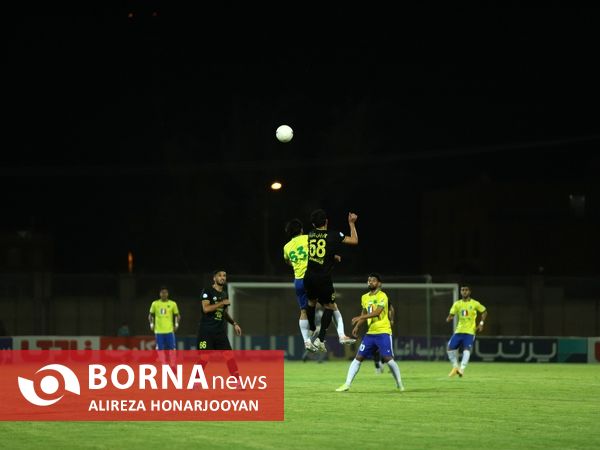 دیدار تیم های فوتبال صنعت نفت - سپاهان