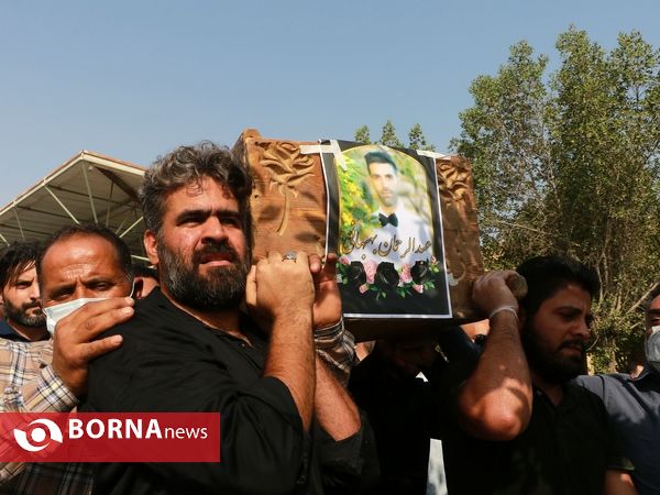 خاکسپاری جانباختگان متروپل در قطعه ورزشکاران بهشت رضای آبادان