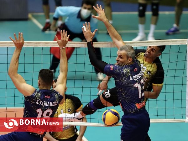 نیمه نهایی لیگ والیبال  ( فولاد سیرجان - سپاهان اصفهان )