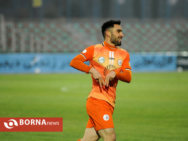 دیدار تیم های فوتبال پیکان - سایپا