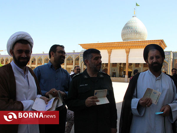 حضور مردم پای صندوق های رای در شیراز-2