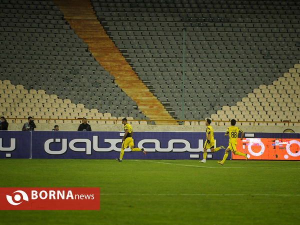 دیدار تیم های فوتبال  استقلال - نود ارومیه