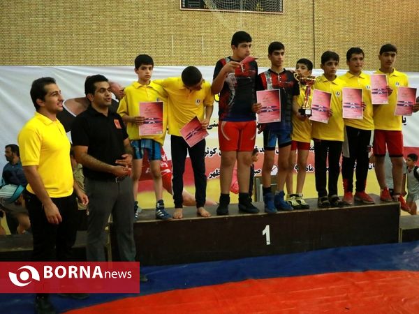 فینال و اهداء مدال مسابقات کشتی خردسالان قهرمان کشوری در آبادان