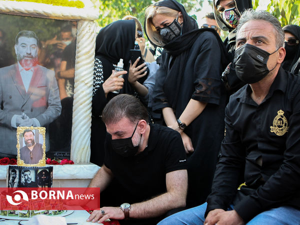 جشن تولد مرحوم علی انصاریان بر سر مزارش