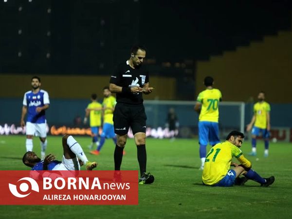 دیدار تیم های فوتبال صنعت نفت - استقلال