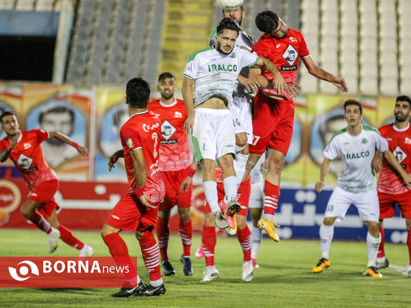 دیدار تیم های فوتبال آلومینیوم اراک-تراکتور سازی تبریز