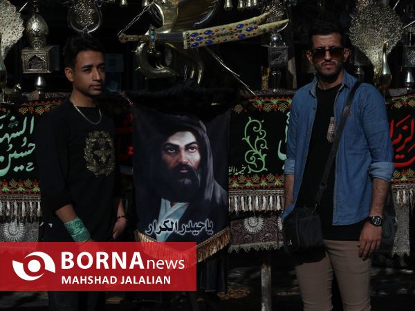 عزاداری زائران و مجاوران امام هشتم(ع) در خیابان های منتهی به حرم رضوی