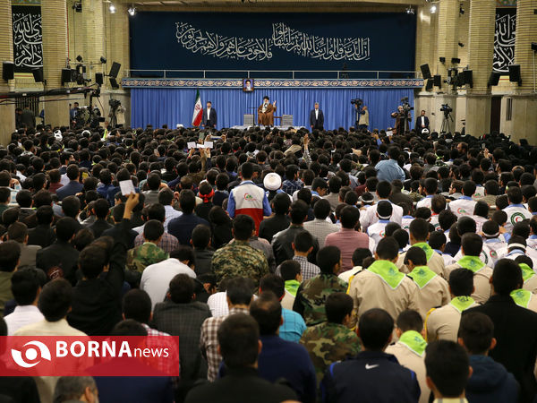 دیدار دانش آموزان و دانشجویان با مقام معظم رهبری