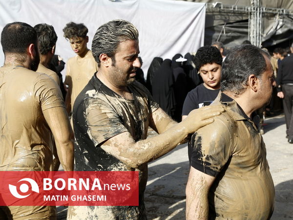 آیین گل مالی در حسینیه لرستانی های تهران
