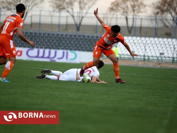 دیدار تیم های فوتبال سایپا تهران- نساجی قائمشهر