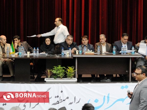 نشست مسئولان منطقه 22 تهران با مردم