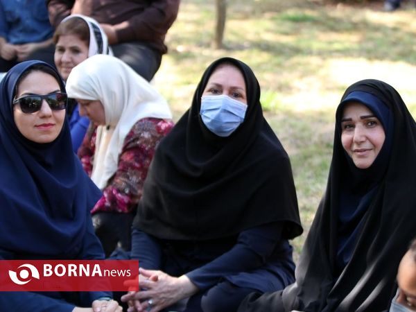 پیاده روی خانوادگی ایرانیان