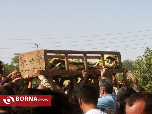 تشییع جانباختگان متروپل در آرامستان آبادان