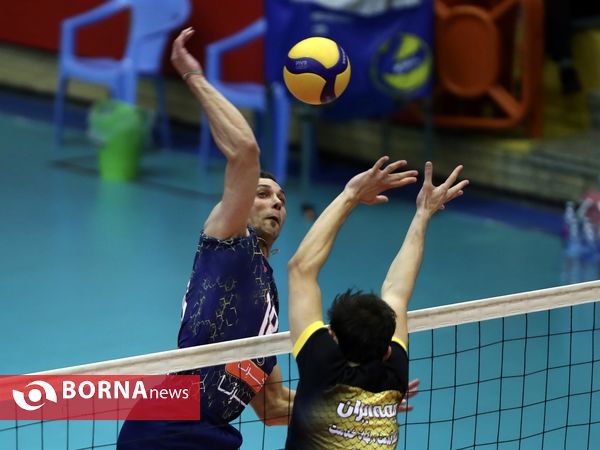 نیمه نهایی لیگ والیبال  ( فولاد سیرجان - سپاهان اصفهان )