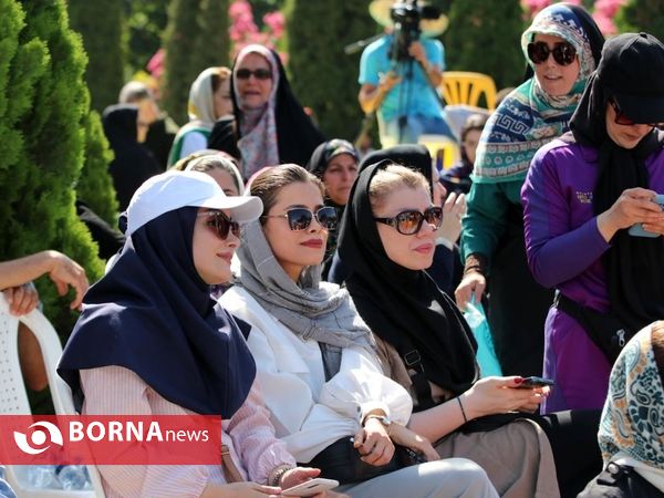 پیاده روی خانوادگی ایرانیان