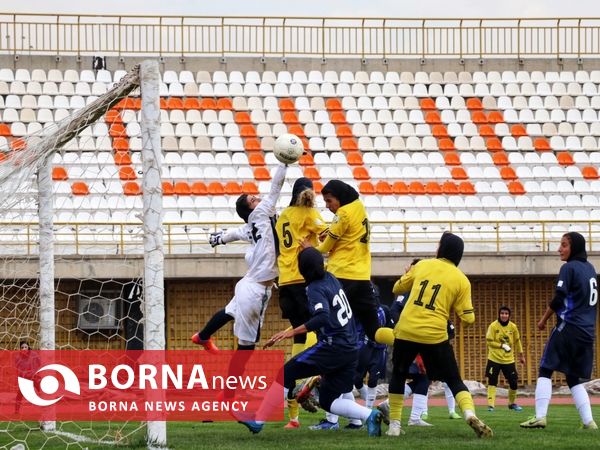 دیدار تیم های فوتبال سپاهان و پیکان البرز