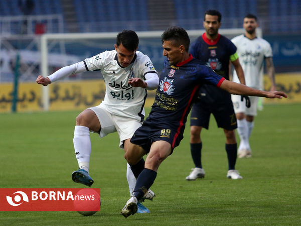 دیدار تیم های نساجی مازندران و استقلال تهران