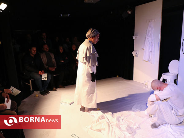 نمایش "تنها خدا حق دارد بیدارم کند"