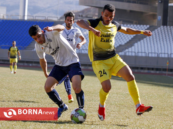 دیدار تیم های فوتبال فجر سپاسی شیراز و ملوان بندر انزلی