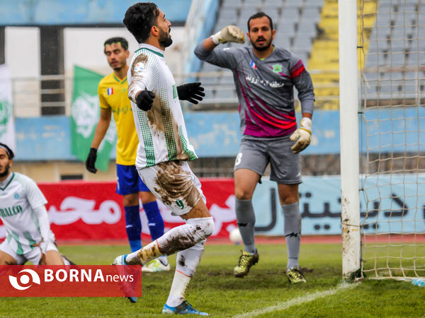 دیدار تیم های فوتبال آلومینیوم اراک - صنعت نفت آبادان