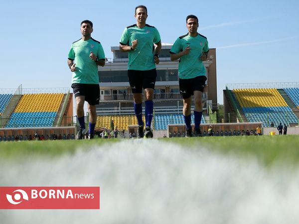 در حاشیه دیدار تیم های فوتبال صنعت نفت - نساجی