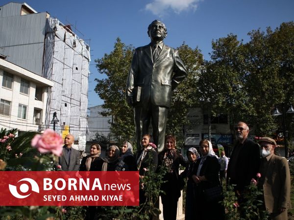 رونمایی از تندیس دکتر مجتهدی بنیانگذار دانشگاه صنعتی شریف