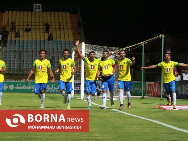 دیدار تیم های فوتبال صنعت نفت - نساجی