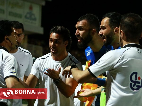 حاشیه دیدار تیم های صنعت نفت آبادان - استقلال تهران