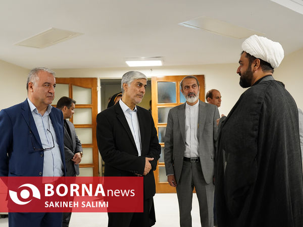  بازدید کیومرث هاشمی از ساختمان شماره ۲ وزارت ورزش و جوانان 