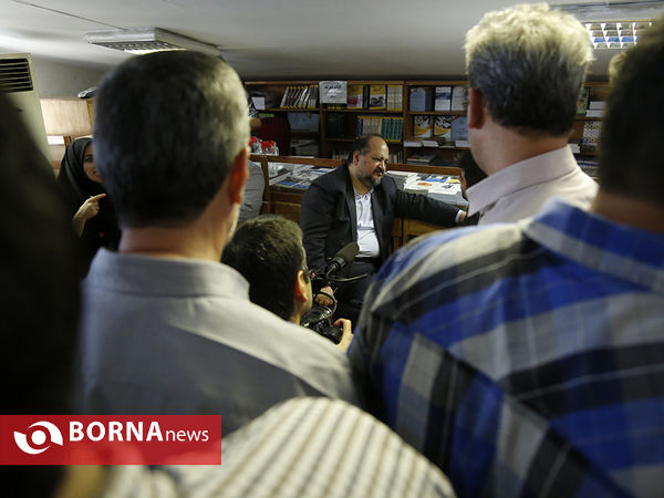 بازدید سرزده وزیر صنعت ،معدن و تجارت از مرکز پاسخگویی به مراجعین