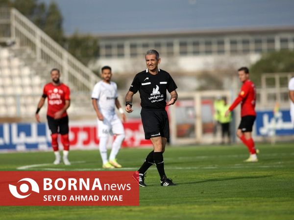 دیدار تیم های فوتبال ملوان بندرانزلی _تراکتور تبریز