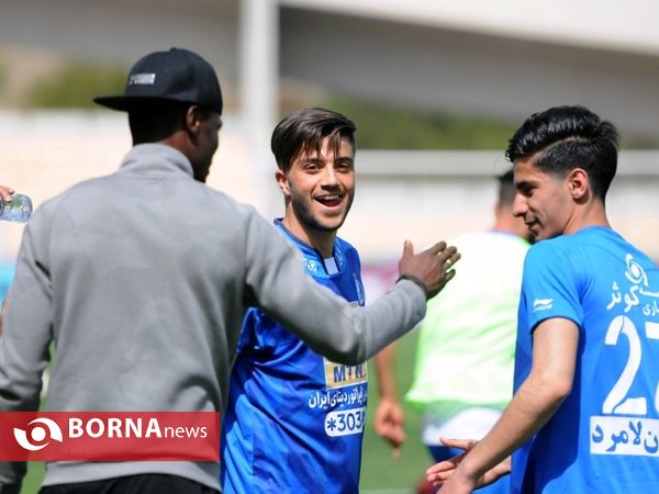 دیدار تیم های فوتبال نفت تهران- استقلال