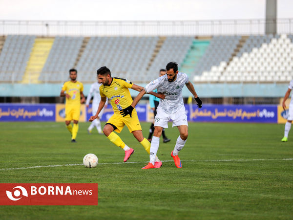 دیدار تیم‌های فوتبال آلومینیوم اراک _ فجر شهید سپاسی شیراز