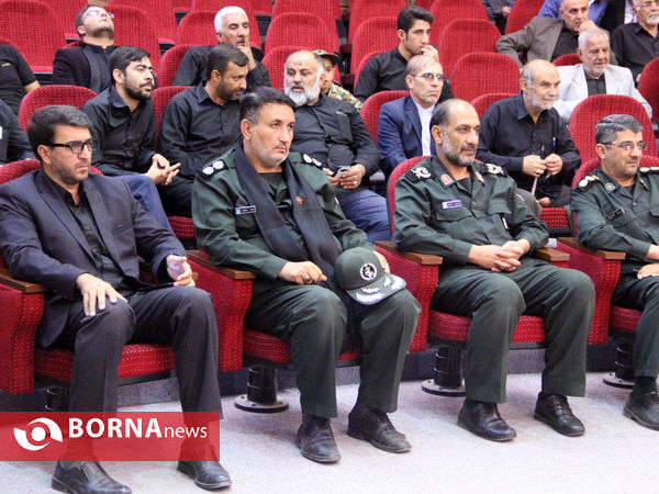 رونمایی از  کتاب های دفاع مقدس در شیراز