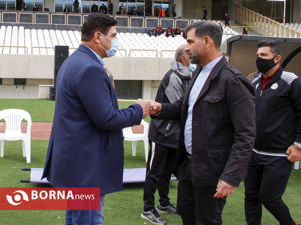 دیدار تیم‌های شهدای قشقایی شیراز و مس کرمان در رقابت‌های فوتبال دسته یک باشگاه‌های کشور