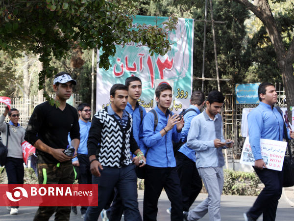 راهپیمایی دانش آموزان، دانشجویان و مردم فارس در یوم الله 13 آبان